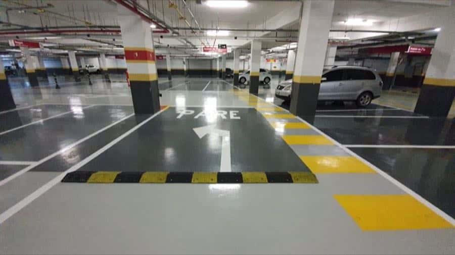 Piso epóxi para garagem e estacionamento